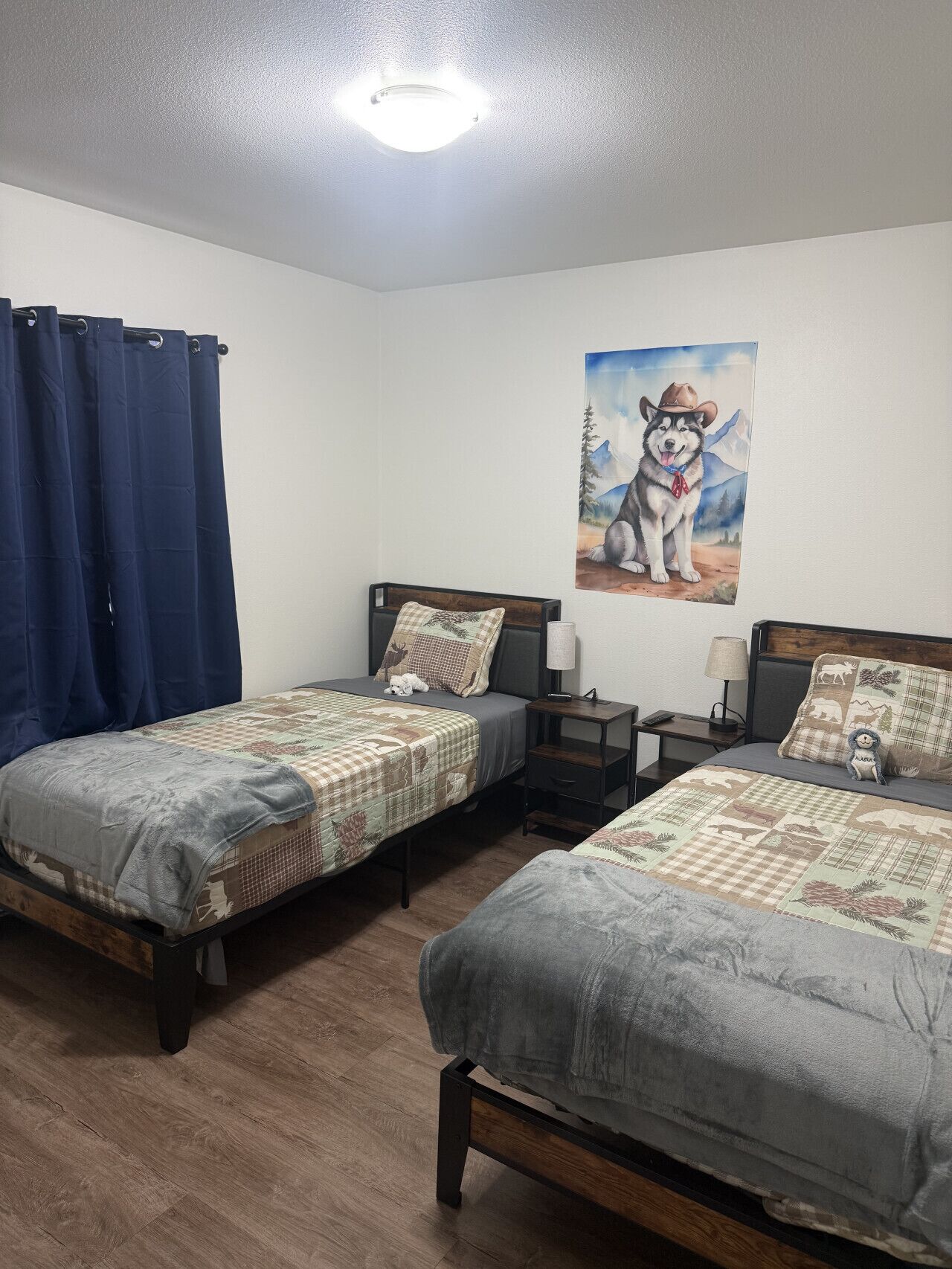 Desk, iron/ironing board, WiFi, bed sheets