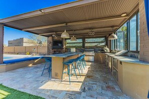 Outdoor dining - Massive Estate, Pickle Ball, Splash Pad, Mini Golf (Cave Creek)