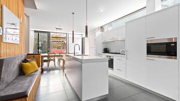 Microwave, oven, stovetop, dishwasher