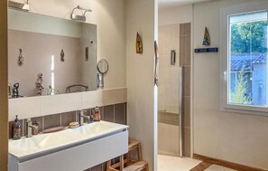 Shower - Lovely home in Caromb (Caromb)