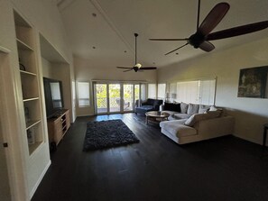 Living area - Steps from the Beach! Exclusive 3/2.5 home in Poipu. Utilities Included! (Koloa)
