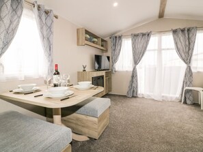 Dining - Barney's Retreat (Truro)