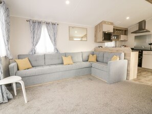 Living area - Barney's Retreat (Truro)