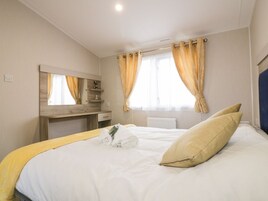 2 dormitorios, decoración individual, mobiliario individual