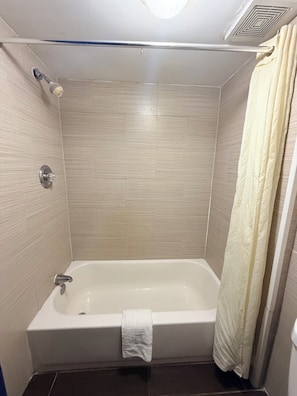 Deluxe Room, Patio | Bathroom