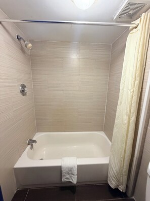 Deluxe Double Room, Patio | Bathroom | Combined shower/tub, towels, soap, shampoo - Royal INN  (Richmond)