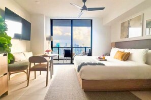 Iron/ironing board, WiFi, bed sheets - 4612 - High-Floor Studio w Skyline View & 24/7 Gym in Downtown Miami (Miami)