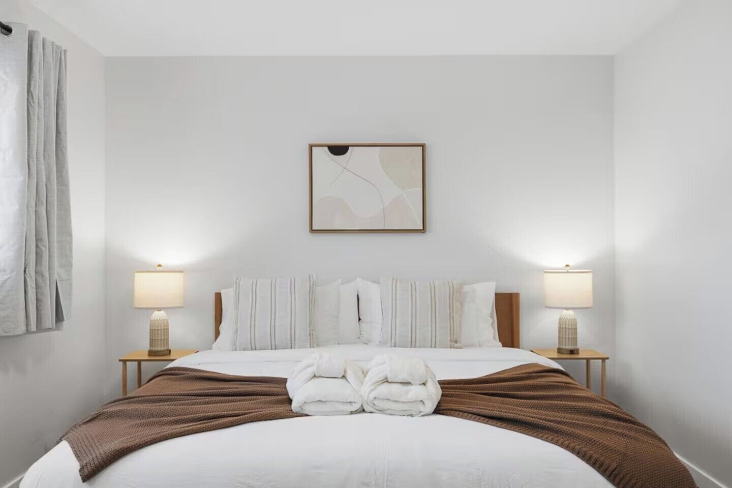 3 soverom, skrivebord, reiseseng for barn og wi-fi (inkludert)