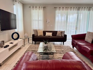 Smart TV - 7491 Bright & Modern Vacation Home -Private Pool (Kissimmee)