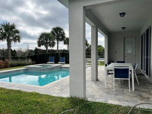 A heated pool - 7491 Bright & Modern Vacation Home -Private Pool (Kissimmee)