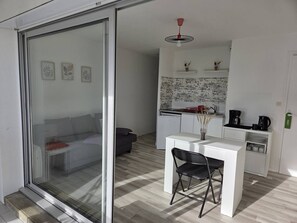 Interior - Ideal apartment for 2/3 people with sea view (DAMGAN)