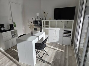 Interior - Ideal apartment for 2/3 people with sea view (DAMGAN)