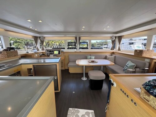 Glorious Yacht Stay Key West - 4 BDRMS and Amenities!
