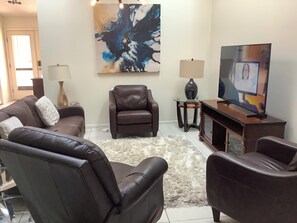 Televisión y chimenea 