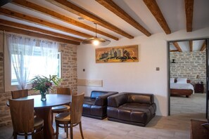Interior - Les Jardins - TOURNUS (TOURNUS)