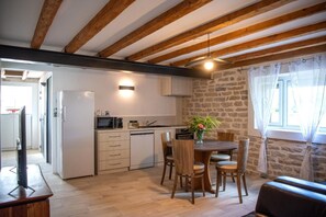 Dining - Les Jardins - TOURNUS (TOURNUS)