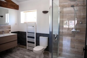 Shower, towels - La Garçonnière - TOURNUS (TOURNUS)