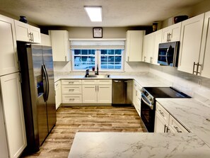 Fridge, microwave, oven, stovetop - Duplex in the Caribbean Paradise (Panama City)