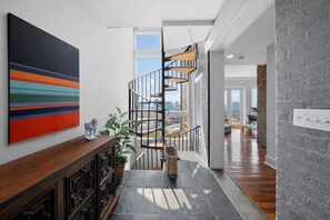 Interior - Mins To Downtown, Stadiums, Christ & Children's Hospital, Close to Universities (Cincinnati)