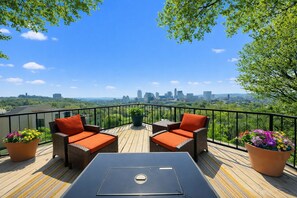 Property grounds - Mins To Downtown, Stadiums, Christ & Children's Hospital, Close to Universities (Cincinnati)