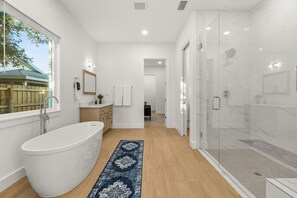Shower, hair dryer, towels - Blossom Bay | Heated Pool, Jura Coffee, Sleeps 10 (Sarasota)