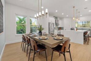 Dining - Blossom Bay | Heated Pool, Jura Coffee, Sleeps 10 (Sarasota)
