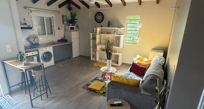 S'kapade in Bragelogne, cosy villa with swimming pool, close to beaches, golf course and marina