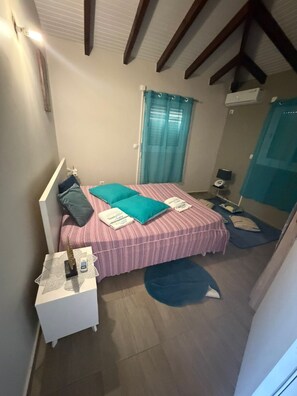 2 bedrooms, iron/ironing board, bed sheets