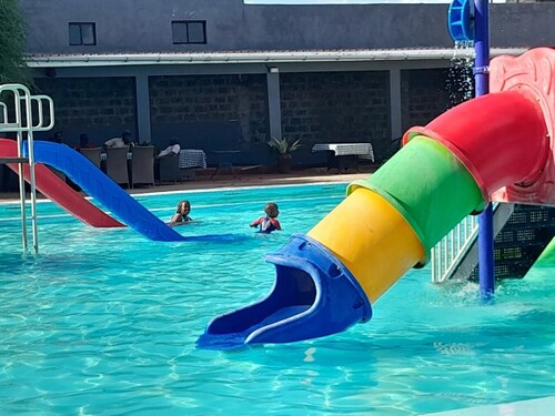 Jett Inn Gardens Hotel Emali