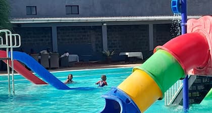 Jett Inn Gardens Hotel Emali