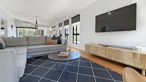 Living area - Snowgum Bright Retreat - 2 Houses, 1 Location (Bright)