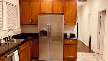 Microondas, horno, placa de cocina, lavavajillas