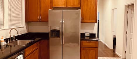 Microondas, horno, parrilla de estufa y lavavajillas