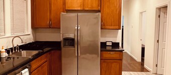 Charming 4-bedroom house in Emeryville perfect for your getaway