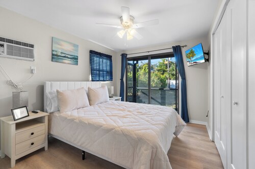 ✨ Prime Bonita Shores Location-Coastal Poolside Retreat |