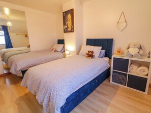 3 bedrooms, individually decorated, individually furnished, free WiFi - Primrose Seaside Escape (Portrush)