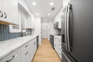 Fridge, microwave, oven, stovetop - 114 Managed by Brampton Park (Delray Beach)