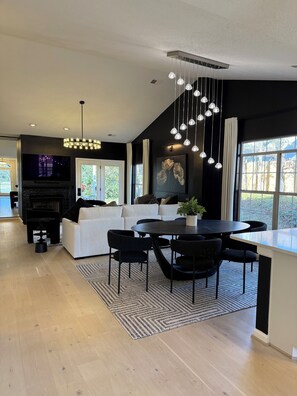 Dining - McConnell Golf Retreat Near Sedgefield Country Club (Greensboro)