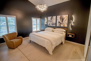 3 habitaciones, tabla de planchar con plancha y cuna de viaje