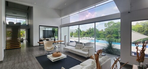 Luxury mansion in heart of Eje Cafetero 15 sleeps