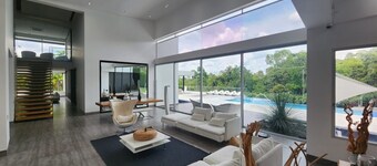 Luxury mansion in heart of Eje Cafetero 15 sleeps