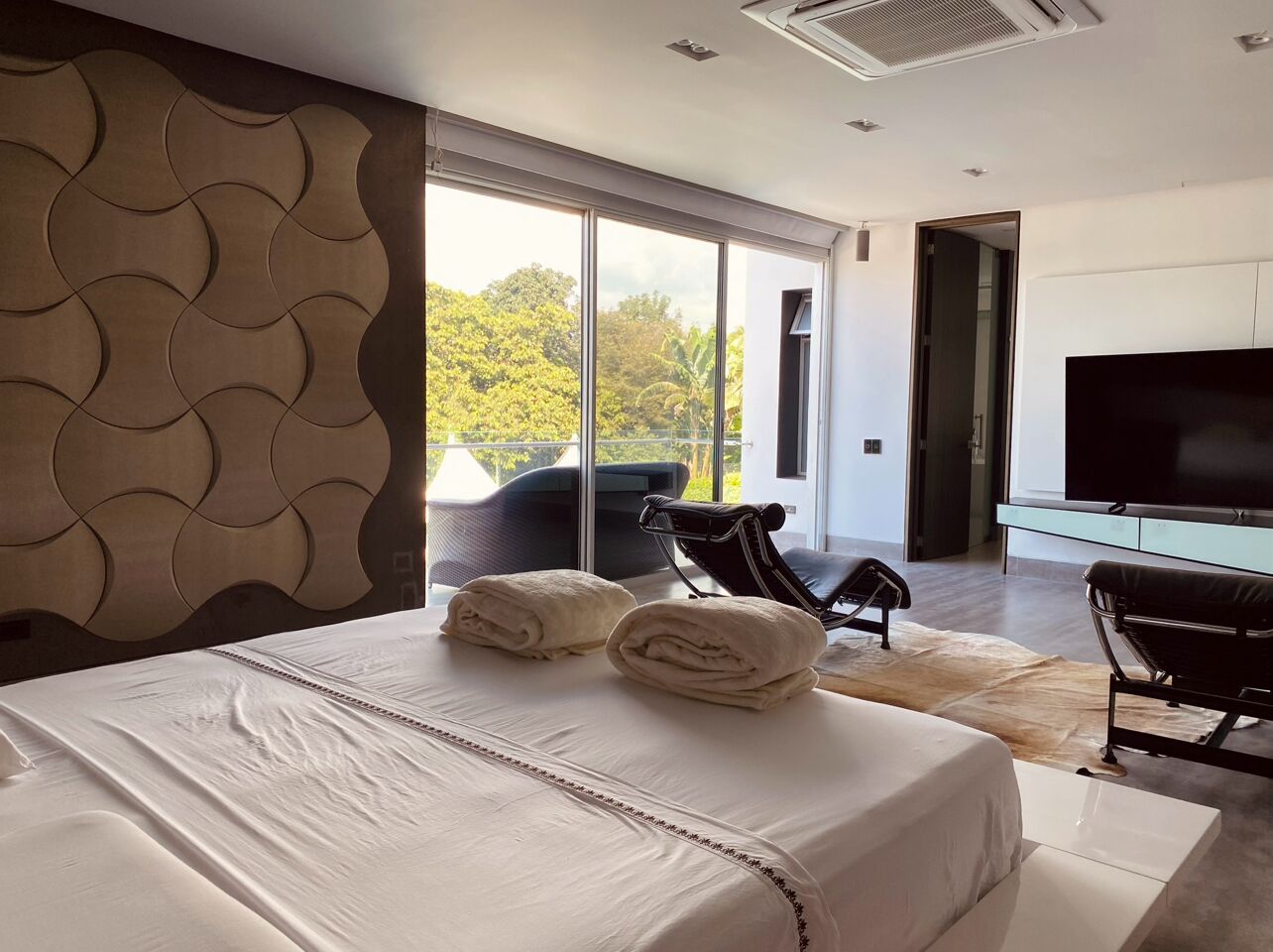 6 bedrooms, iron/ironing board, free WiFi, bed sheets