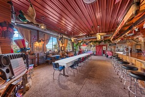 Bar (in der Unterkunft)