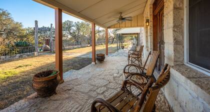 Texas Sunset - Close to Luckenbach & Bar On Site
