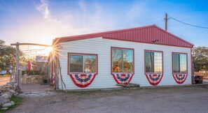 Exterior - Texas Wine - Close to Luckenbach & Bar On Site (Fredericksburg)