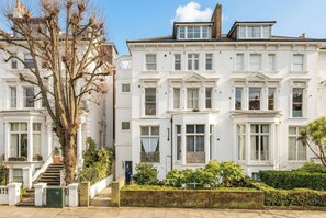 Exterior - Perfect Large Studio bedroom apartment in tranquil London neighbourhood (London)