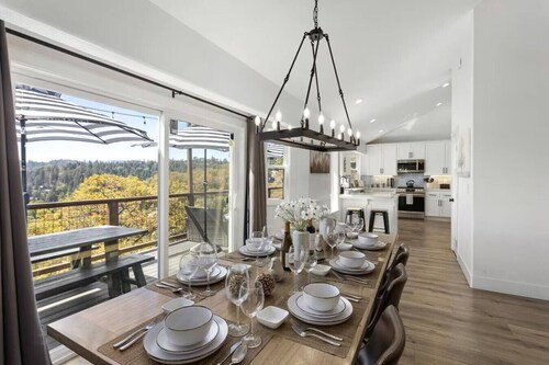 Modern+Cozy Lakeview home w/gorgeous views! 6 BD, Sleeps 12, Decks, Firepit, EV