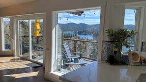 Interior - Modern+Cozy Lakeview home w/gorgeous views! 6 BD, Sleeps 12, Decks, Firepit, EV (Lake Arrowhead)