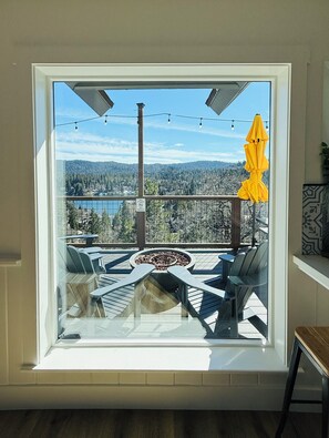 Interior - Modern+Cozy Lakeview home w/gorgeous views! 6 BD, Sleeps 12, Decks, Firepit, EV (Lake Arrowhead)