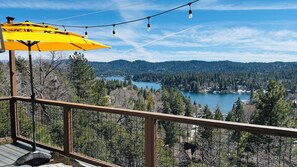 Property grounds - Modern+Cozy Lakeview home w/gorgeous views! 6 BD, Sleeps 12, Decks, Firepit, EV (Lake Arrowhead)